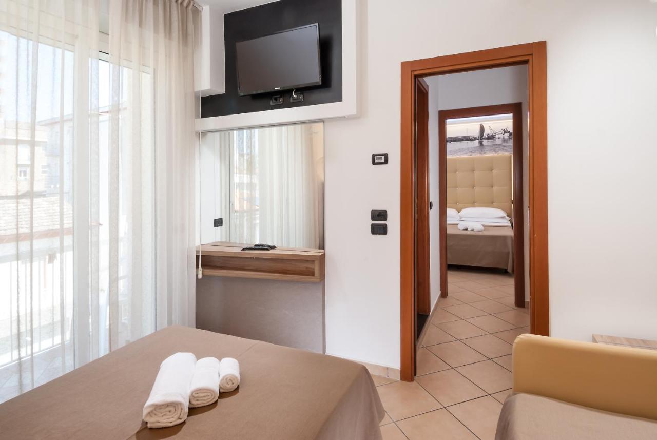 Hotel Lido Cattolica Esterno foto