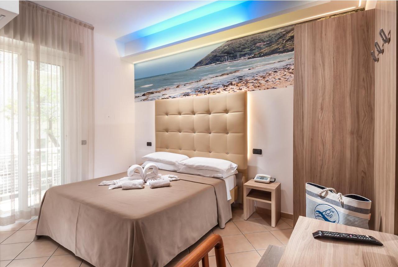Hotel Lido Cattolica Esterno foto